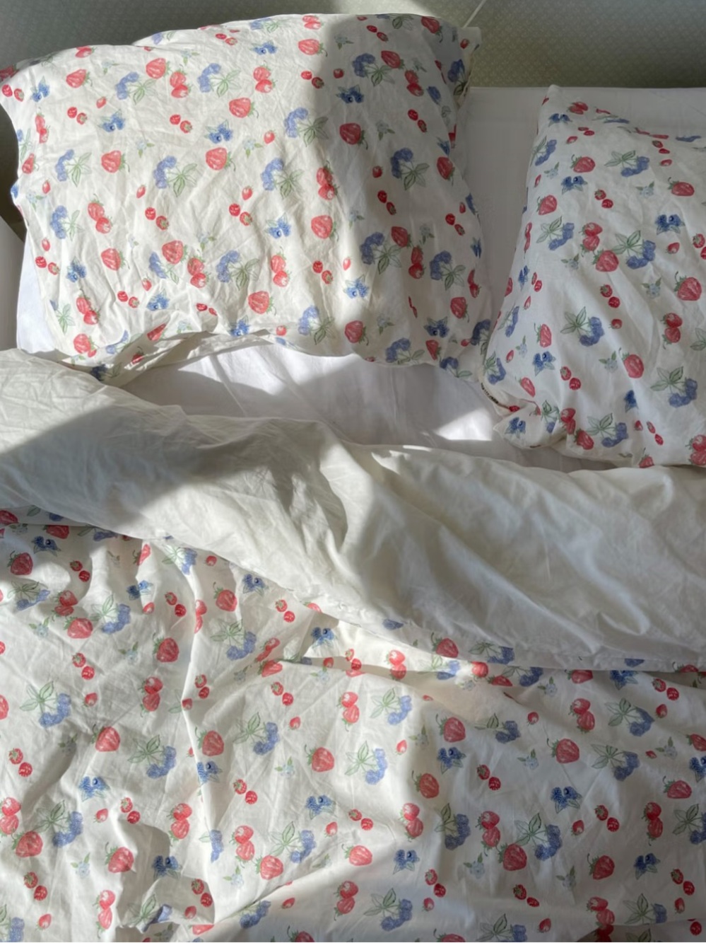 Djerf Avenue Duvet Cover in Summer Berries